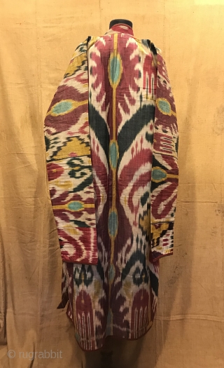 Uzbek Antiques silk ikat chapan clothes

Size 
Height : 125 cm
Under arm : 65 cm
Shoulder size : 55 cm

Fast shipping worldwide 

Thank you visiting for my shop :)      