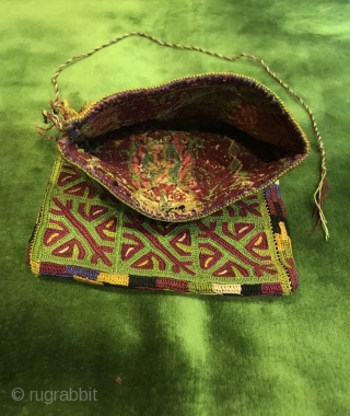 Uzbek vintage handmade a coin purses wallet 

Size: 17 cm x 12 cm

Fast shipping worldwide 

Thank you visiting for my shop :)           