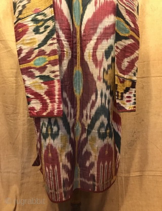 Uzbek Antiques silk ikat chapan clothes

Size 
Height : 125 cm
Under arm : 65 cm
Shoulder size : 55 cm

Fast shipping worldwide 

Thank you visiting for my shop :)      