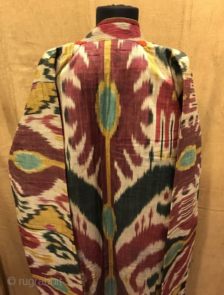 Uzbek Antiques silk ikat chapan clothes

Size 
Height : 125 cm
Under arm : 65 cm
Shoulder size : 55 cm

Fast shipping worldwide 

Thank you visiting for my shop :)      