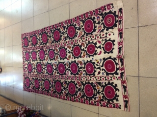 Thats suzani is from Tashkent naynlanabat suzani
İt is so old pieces                      