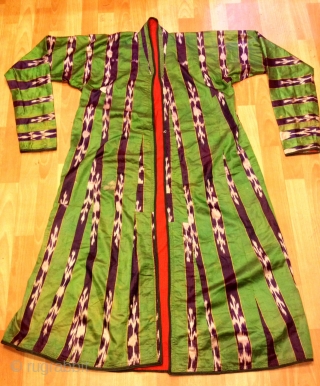 Uzbek tajik silk vintage chapan asian ethnic vintage kaftan 

Size: 
height. : 125 cm
Under arm : 58 cm
Shoulder size : 60 cm


FAST WORLDWIDE SHIPPING by FEDEX almost within 3 to 5 working  ...