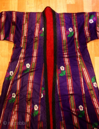 Uzbek silk vintage chapan asian ethnic tribal kaftan 

Size: 
Height : 125cm
Under arm : 55 cm
Shoulder size : 60 cm

FAST WORLDWIDE SHIPPING by FEDEX almost within 3 to 5 working days ...
can  ...