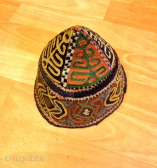 ASİAN ETHNİC OLD HAT/CAP 
İt is originall embroidery , collectible hat
Old antique rare hat

Age : 1910-20s

Size: 
Height : 15 cm
Length : 17 cm

100% handmade

FAST WORLDWIDE SHIPPING by FEDEX EXPRESS almost within 3  ...