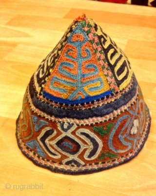 ASİAN ETHNİC OLD HAT/CAP 
İt is originall embroidery , collectible hat
Old antique rare hat

Age : 1910-20s

Size: 
Height : 15 cm
Length : 17 cm

100% handmade

FAST WORLDWIDE SHIPPING by FEDEX EXPRESS almost within 3  ...