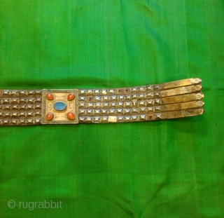 Turkoman antique originall silver belt 
Totally silver and the fabric is vintage leather

Size : 85 cm X 6 cm

Fast shipping by Fedex           