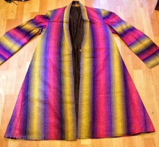 Uzbek ikat silk chapan ethnic vintage chapan
Multicolored kaftan originall colored 
Do you have about questions PLEASE contac me ,,!

Age : 1920-30s

Size: height :160 cm 
Arm length : 120 cm

100% handmade

FAST WORLDWIDE SHIPPING  ...