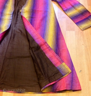 Uzbek ikat silk chapan ethnic vintage chapan
Multicolored kaftan originall colored 
Do you have about questions PLEASE contac me ,,!

Age : 1920-30s

Size: height :160 cm 
Arm length : 120 cm

100% handmade

FAST WORLDWIDE SHIPPING  ...