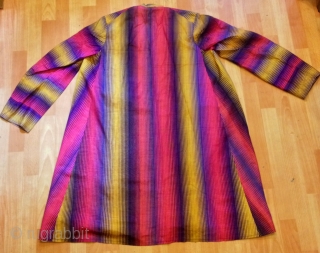 Uzbek ikat silk chapan ethnic vintage chapan
Multicolored kaftan originall colored 
Do you have about questions PLEASE contac me ,,!

Age : 1920-30s

Size: height :160 cm 
Arm length : 120 cm

100% handmade

FAST WORLDWIDE SHIPPING  ...