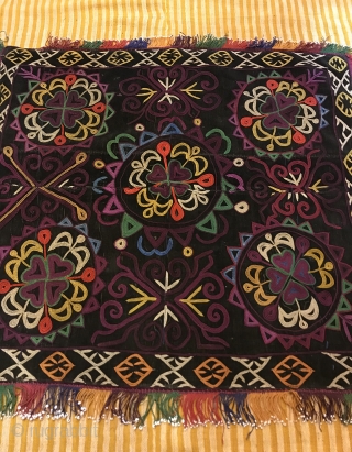 Silk embroidered on velvet fabric, wall hanging fabric, Uzbek lakai embroidered textiles, antique ornaments accessories

Size : 62 cm x 57 cm

Fast shipping worldwide 

Thank you visiting for my shop :)
   