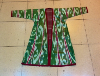 Uzbek silk ikat vintage kaftan asian ethnic vintage kaftan 
Very good condition 

Size: 
Height : 120 cm
Arm length : 140 cm

FAST WORLDWIDE SHIPPING by FEDEX almost within 3 to 5 working days  ...