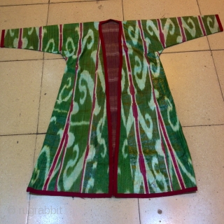 Uzbek silk ikat vintage kaftan asian ethnic vintage kaftan 
Very good condition 

Size: 
Height : 120 cm
Arm length : 140 cm

FAST WORLDWIDE SHIPPING by FEDEX almost within 3 to 5 working days  ...