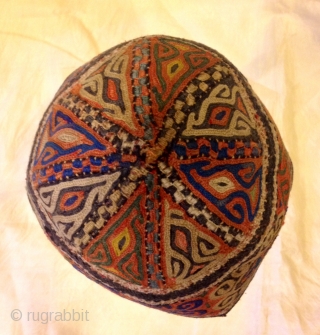 turkmens old vintage hat , antique old fabric , embroidery unisex hat, 

accesories hat, decorative hat

ethnic fabric

hat circumference 19 inç. ( 48 cm. )

Small Size 

U.S. fast shipping fedex ,extra no charge  ...