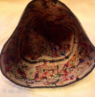 turkmens old vintage hat , antique old fabric , embroidery unisex hat, 

accesories hat, decorative hat

ethnic fabric

hat circumference 19 inç. ( 48 cm. )

Small Size 

U.S. fast shipping fedex ,extra no charge  ...