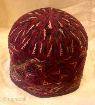 turkmens old vintage hat , antique old fabric , embroidery unisex hat, 

accesories hat, decorative hat

ethnic fabric

hat circumference 22 inç. ( 56 cm. )

Medium size

U.S. fast shipping fedex ,extra no charge 

Thanks  ...