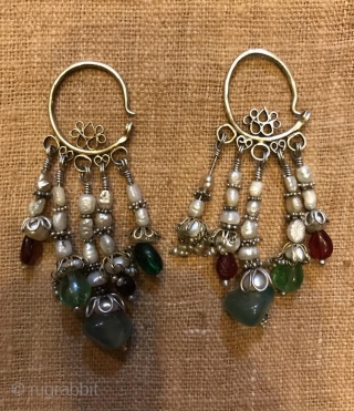 Vintage uzbek silver pearl earring jewelry

Size : 
Height: 7 cm
Width: 2 cm
Weight: 13 gram

Fast shipping worldwide 

Thank you for visiting my shop:)
           