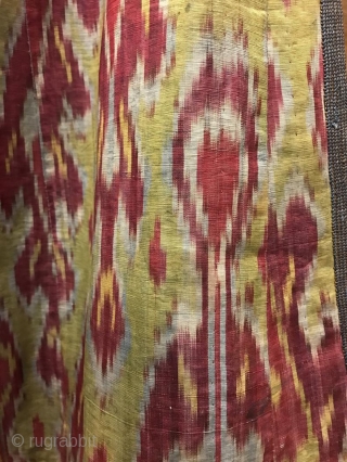 Uzbek Antique silk ikat chapan clothes

Size 
Height : 135 cm
Under arm : 72 cm
Shoulder size : 60 cm

Fast shipping worldwide 

Thank you visiting for my shop :)
      