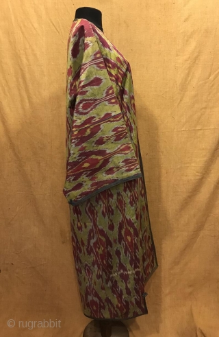 Uzbek Antique silk ikat chapan clothes

Size 
Height : 135 cm
Under arm : 72 cm
Shoulder size : 60 cm

Fast shipping worldwide 

Thank you visiting for my shop :)
      