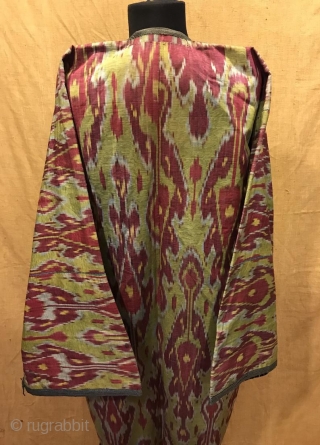 Uzbek Antique silk ikat chapan clothes

Size 
Height : 135 cm
Under arm : 72 cm
Shoulder size : 60 cm

Fast shipping worldwide 

Thank you visiting for my shop :)
      