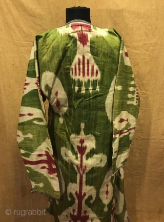 Uzbek Antique silk ikat chapan clothes

Size 
Height : 130 cm
Under arm : 47 cm
Shoulder size : 45 cm

Fast shipping worldwide 

Thank you visiting for my shop :)      