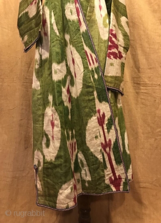 Uzbek Antique silk ikat chapan clothes

Size 
Height : 130 cm
Under arm : 47 cm
Shoulder size : 45 cm

Fast shipping worldwide 

Thank you visiting for my shop :)      