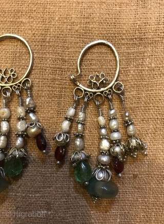 Vintage uzbek silver pearl earring jewelry

Size : 
Height: 7 cm
Width: 2 cm
Weight: 13 gram

Fast shipping worldwide 

Thank you for visiting my shop:)
           