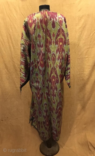 Uzbek Antique silk ikat chapan clothes

Size 
Height : 135 cm
Under arm : 72 cm
Shoulder size : 60 cm

Fast shipping worldwide 

Thank you visiting for my shop :)
      