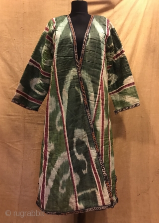 Uzbek Vintage silk ikat chapan clothes, ethnic tribal ikat robe jacket kaftan 

Size 
Height : 110 cm
Under arm : 52 cm
Shoulder size : 40 cm

Fast shipping worldwide 

Thank you visiting for my  ...