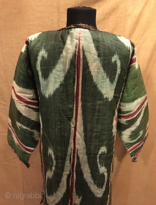 Uzbek Vintage silk ikat chapan clothes, ethnic tribal ikat robe jacket kaftan 

Size 
Height : 110 cm
Under arm : 52 cm
Shoulder size : 40 cm

Fast shipping worldwide 

Thank you visiting for my  ...