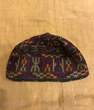 Collectible hat, rare unique hat ,old vintage hat ,embroidery hat, 

hat circumference 16. Inches ( 41 cm )

Worldwide fast shipping,,

Thanks visiting for my shop         