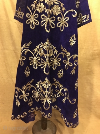 Vintage handmade Turkish ottoman silk velvet dress clothing 

Size: 
Height : 135 cm
Under arm : 50 cm
Shoulder size : 40 cm

Fast shipping worldwide 

Thank you visiting for my shop :)   