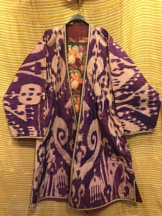 Antique Silk İkat chapan, uzbek hand weaving coat, silk robe caftan clothes, rare ikat chapan coat


Size 
Height : 117 cm
Under arm : 57 cm
Shoulder size : 50 cm

Fast shipping worldwide 

Thank you  ...