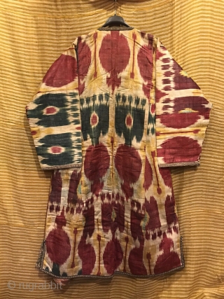 19.th Century Silk İkat chapan, uzbek hand weaving coat, silk robe caftan clothes, rare ikat chapan coat


Size 
Height : 120 cm
Under arm : 58 cm
Shoulder size : 50 cm

Fast shipping worldwide 

Thank  ...