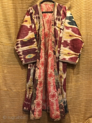 19.th Century Silk İkat chapan, uzbek hand weaving coat, silk robe caftan clothes, rare ikat chapan coat


Size 
Height : 120 cm
Under arm : 58 cm
Shoulder size : 50 cm

Fast shipping worldwide 

Thank  ...