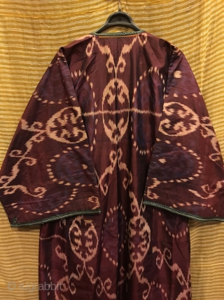 Antique Silk chapan, uzbek hand weaving coat, silk robe caftan clothes, rare collection ikat chapan coat


Size 
Height : 130 cm
Under arm : 62 cm
Shoulder size : 55 cm

Fast shipping worldwide 

Thank you  ...