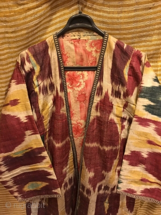 19.th Century Silk İkat chapan, uzbek hand weaving coat, silk robe caftan clothes, rare ikat chapan coat


Size 
Height : 120 cm
Under arm : 58 cm
Shoulder size : 50 cm

Fast shipping worldwide 

Thank  ...