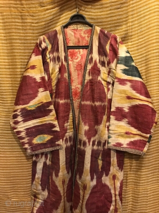 19.th Century Silk İkat chapan, uzbek hand weaving coat, silk robe caftan clothes, rare ikat chapan coat


Size 
Height : 120 cm
Under arm : 58 cm
Shoulder size : 50 cm

Fast shipping worldwide 

Thank  ...