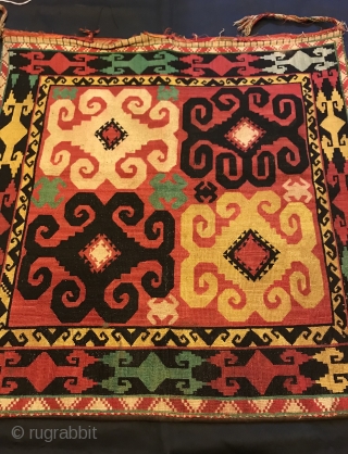 Uzbek lakai vintage embroidered Textiles , decoration home wall hanging 

Size : 54 cm x 54 cm

Fast shipping worldwide 

Thank you visiting for my shop :)
       