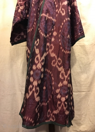 Uzbek Antique silk ikat chapan clothes

Size 
Height : 125 cm
Under arm : 70 cm
Shoulder size : 60 cm

Fast shipping worldwide 

Thank you visiting for my shop :)      