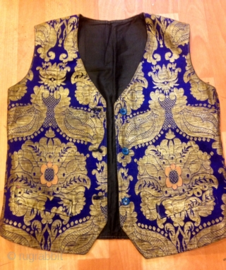 Vintage ottoman vest
19.th century

Size: 
Height : 55 cm
Shoulder width: 37 cm                      