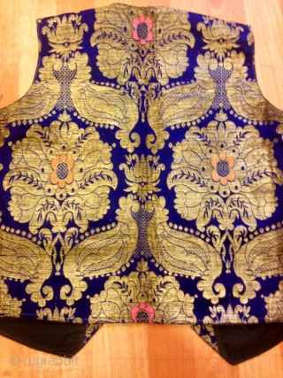 Vintage ottoman vest
19.th century

Size: 
Height : 55 cm
Shoulder width: 37 cm                      