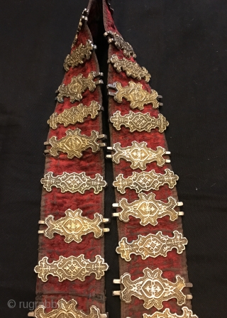 Antique khazak silver belt 

Size : 94 cm x 7 cm
Weight :808 grams

Fast shipping worldwide                  