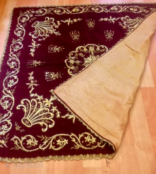 Antique turkish ottoman table cover
Very good condition 

Size: 93 cm X 93 cm

Fast shipping by Fedex                 