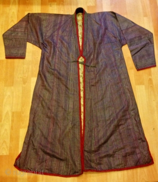 Turkmen chodur asian ethnic vintage kaftan 

Size: 
Height : 130 cm
Under arm : 65 cm

FAST WORLDWIDE SHIPPING by FEDEX almost within 3 to 5 working days ...
can be tracked at www.fedex.com  