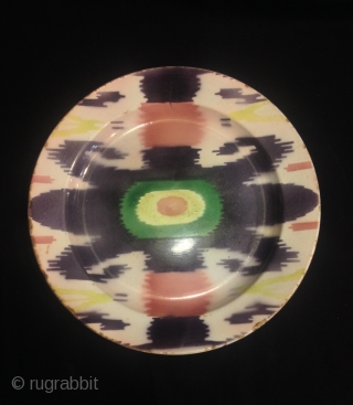 Uzbek Ikat vintage old plate 

Size: 30 cm

Fast shipping worldwide by fedex express                    