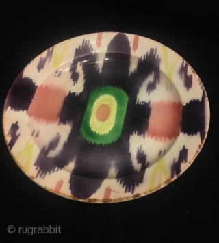 Uzbek Ikat vintage old plate 

Size: 30 cm

Fast shipping worldwide by fedex express                    