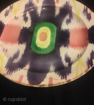 Uzbek Ikat vintage old plate 

Size: 30 cm

Fast shipping worldwide by fedex express                    