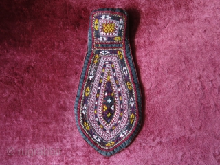 Silk embroidered Turkmen Tekke tie. Size:22.5 cm x 10.5 cm (9" x 4.5").                    