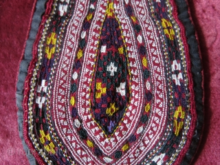 Silk embroidered Turkmen Tekke tie. Size:22.5 cm x 10.5 cm (9" x 4.5").                    