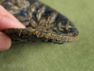 Double sided Persian pouch with metallic embroidery on velvet. 19th century. Size: 13 cm x 9 cm (5.1" x 3.5").             